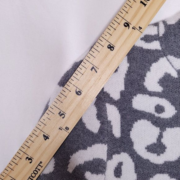 Anthropologie Sweater Womens XXS Grey White Cheetah Print Knit - Picture 8 of 10